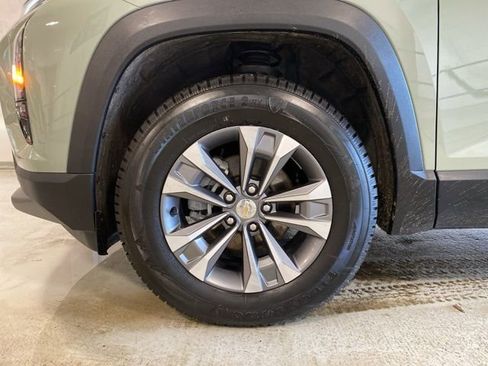 Used 2025 Chevrolet Equinox LT w/ Safety and Technology Package image 5