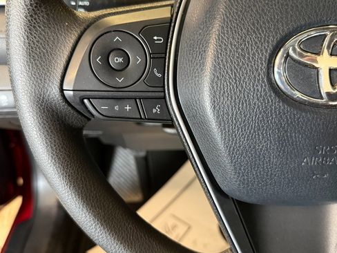 Used 2018 Toyota Camry LE image 10