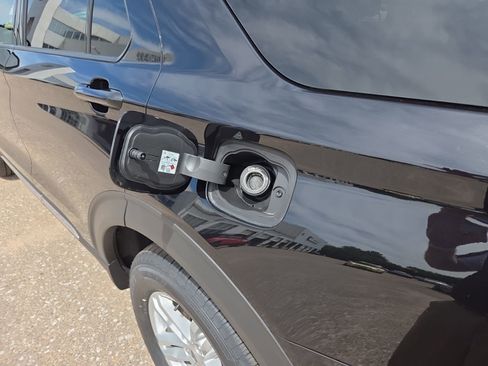 Used 2023 Ford Explorer XLT w/ Equipment Group 202A AWD/4WD image 19