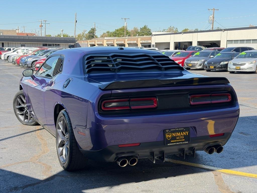 Used 2019 Dodge Challenger SXT w/ Blacktop Package RWD image 9