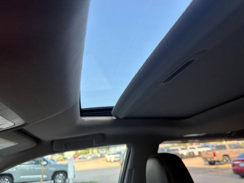 Used 2019 Toyota Highlander XLE FWD image 13