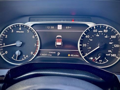 Used 2023 Nissan Pathfinder SL FWD image 8