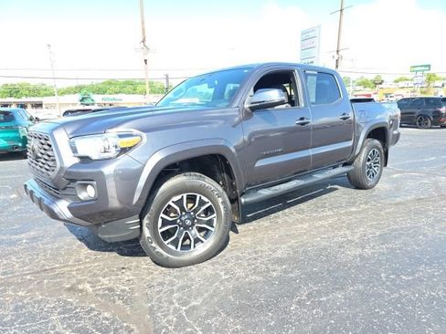 Used 2021 Toyota Tacoma TRD Sport AWD/4WD image 2