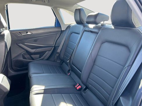 Used 2023 Volkswagen Jetta SE w/ Panoramic Sunroof Package image 5