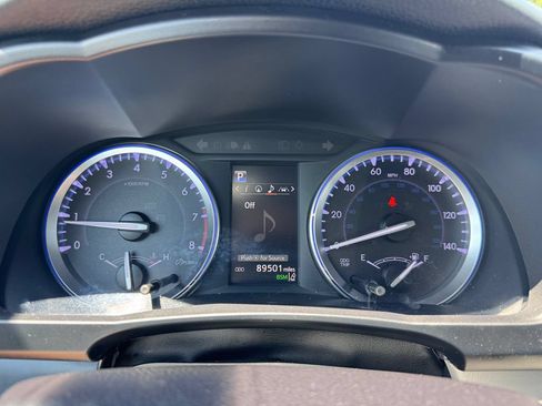 Used 2019 Toyota Highlander XLE w/ Carpet Mat Package (TMS) AWD/4WD image 21