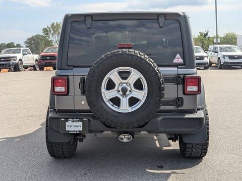 Used 2020 Jeep Wrangler Sport AWD/4WD image 4