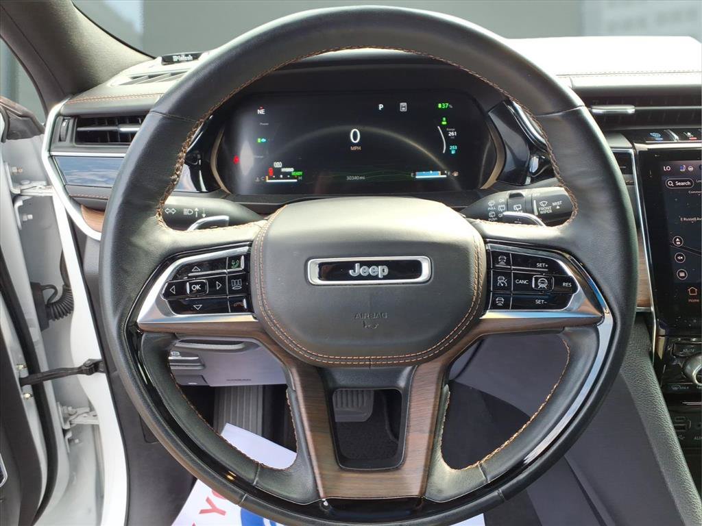 Certified 2022 Jeep Grand Cherokee Summit w/ Luxury Tech Group V AWD/4WD image 12