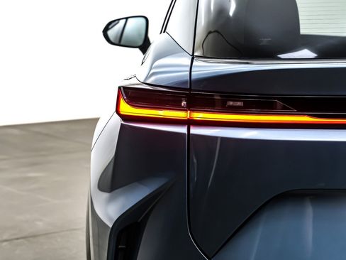 Used 2023 Lexus RZ 450e Premium image 16