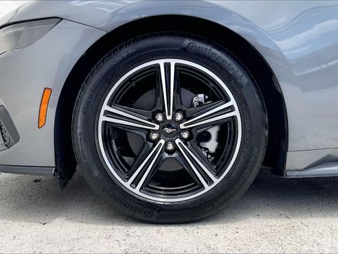 Used 2025 Ford Mustang Convertible RWD image 8