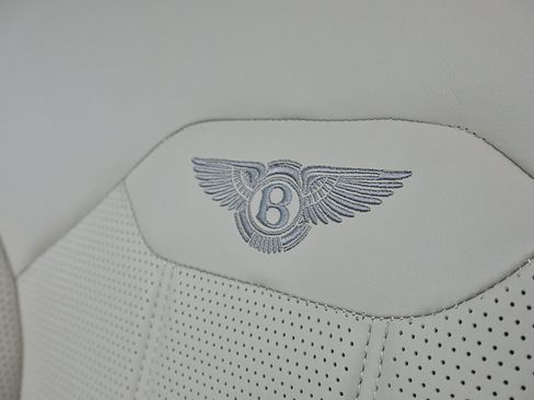Used 2024 Bentley Bentayga Extended Wheelbase AWD/4WD image 29