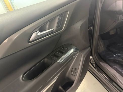 Certified 2025 Chevrolet Traverse LT image 11