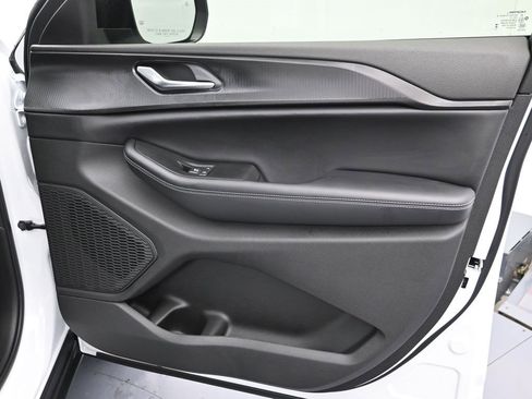 New 2025 Jeep Grand Cherokee L Laredo image 31