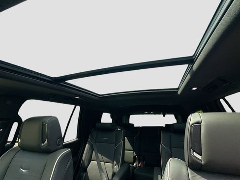 New 2025 Cadillac Escalade Premium Luxury image 23