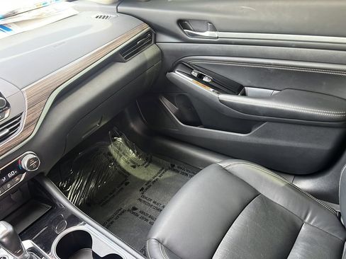 Used 2022 Nissan Altima 2.5 SL FWD image 12