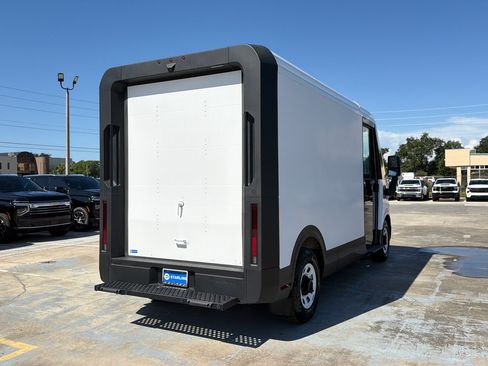 Used 2024 Chevrolet Brightdrop 400 w/ Commercial Equipment Package AWD/4WD image 8