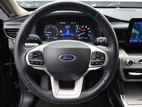 Certified 2022 Ford Explorer XLT w/ Equipment Group 202A image 7