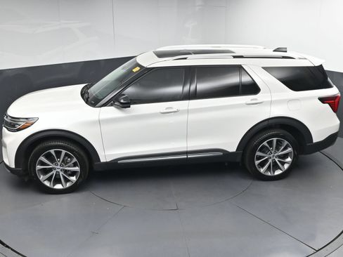 Used 2025 Ford Explorer Platinum w/ Ultimate Package AWD/4WD image 38