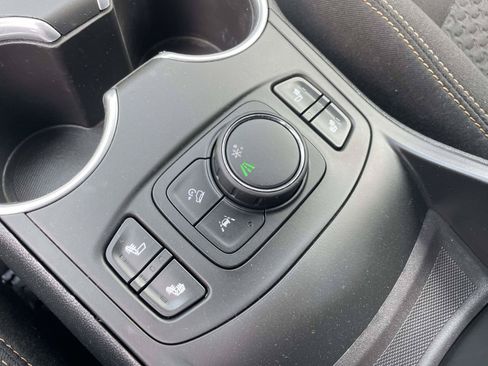 Used 2021 GMC Terrain SLE w/ Driver Convenience Package FWD image 16