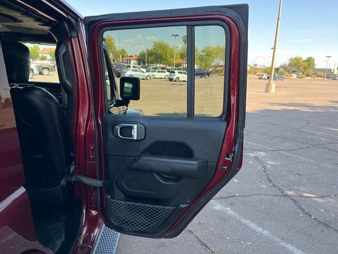 Used 2021 Jeep Wrangler Unlimited Sahara image 16
