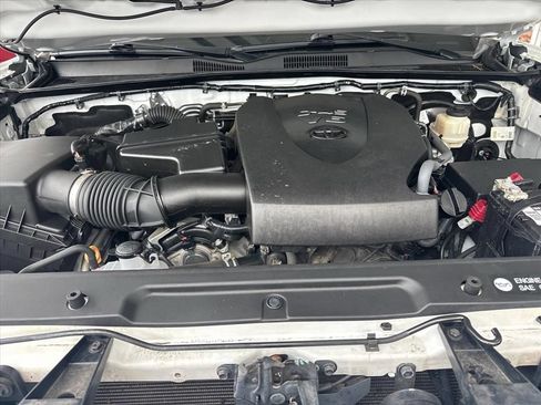 Used 2018 Toyota Tacoma SR5 RWD image 29