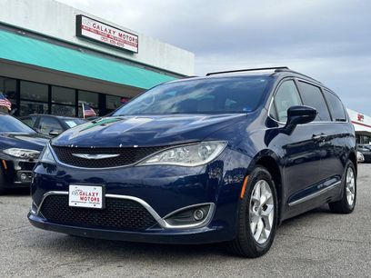 Used 2017 Chrysler Pacifica Touring-L w/ Tire & Wheel Group