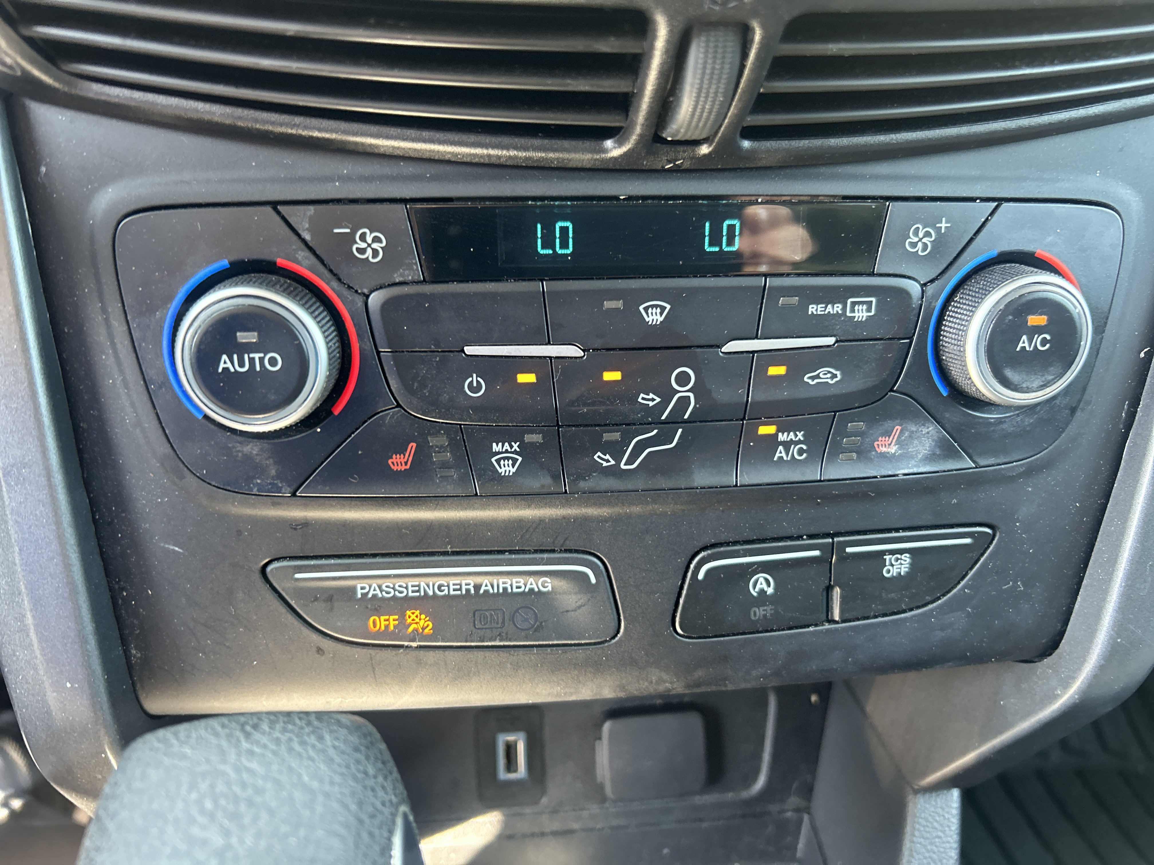 Used 2018 Ford Escape SE FWD image 21
