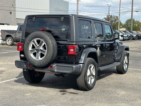 Used 2018 Jeep Wrangler Unlimited Sahara image 4