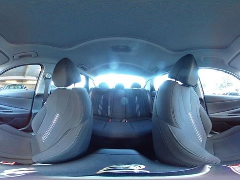 Used 2025 Hyundai Elantra SEL image 43