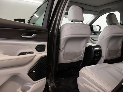 Used 2022 Jeep Grand Cherokee L Overland image 29