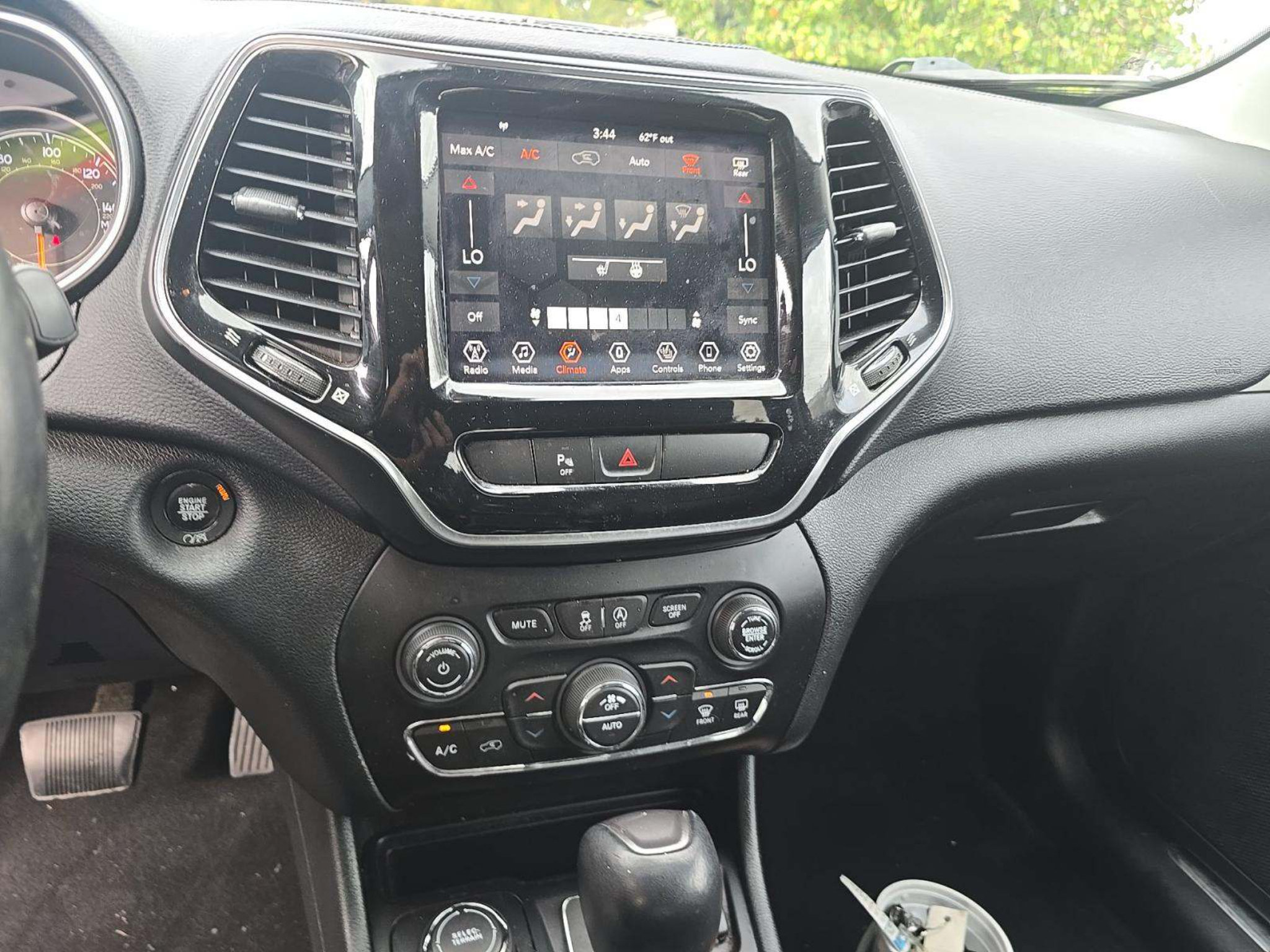 Used 2019 Jeep Cherokee Limited AWD/4WD image 7