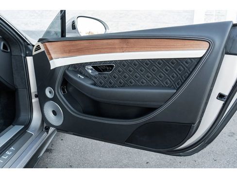 Used 2023 Bentley Continental GT V8 image 33