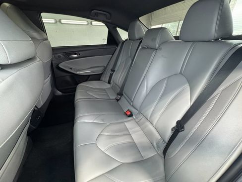 Used 2019 Toyota Avalon XLE w/ Moonroof Package FWD image 22