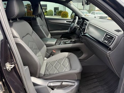 Used 2024 Volkswagen Atlas Cross Sport SE w/ Panoramic Sunroof Package image 18