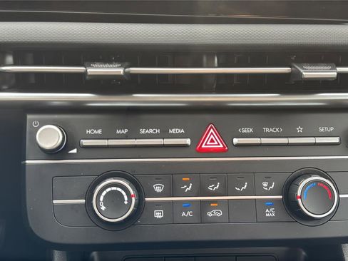 Used 2025 Hyundai Tucson SE FWD image 17