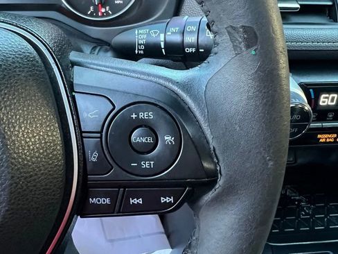 Used 2022 Toyota RAV4 XLE Premium image 14