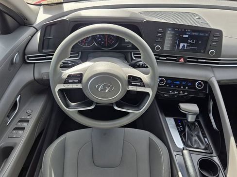 Used 2021 Hyundai Elantra SEL FWD image 15