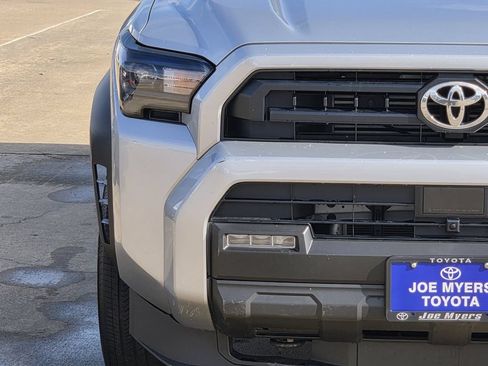 Used 2025 Toyota 4Runner SR5 AWD/4WD image 5
