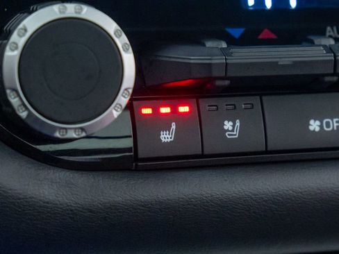 Used 2025 Toyota Tundra Platinum image 27