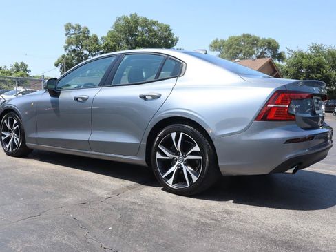Used 2019 Volvo S60 T5 Momentum w/ Multimedia Package FWD image 3