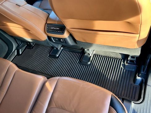 Used 2023 Nissan Pathfinder Platinum w/ Black Appearance Package image 27