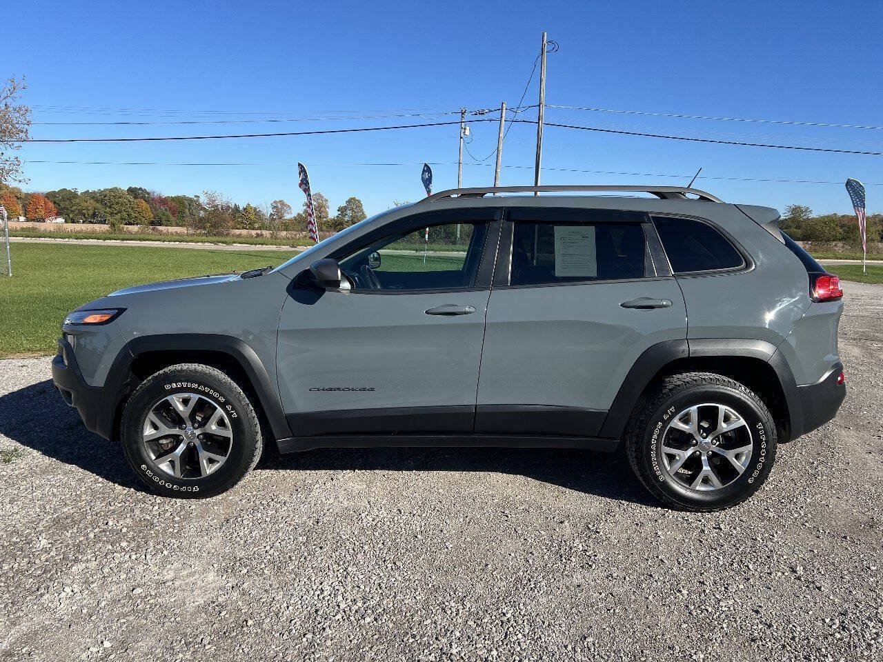 Used 2015 Jeep Cherokee Trailhawk AWD/4WD image 5