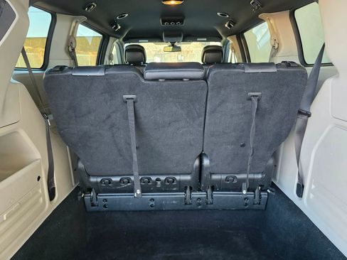 Used 2018 Dodge Grand Caravan SXT image 27