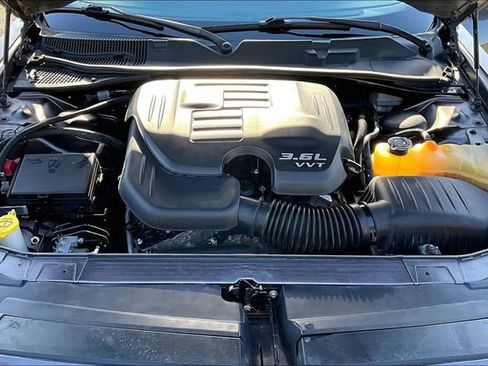 Used 2015 Dodge Challenger SXT w/ Driver Convenience Group image 28