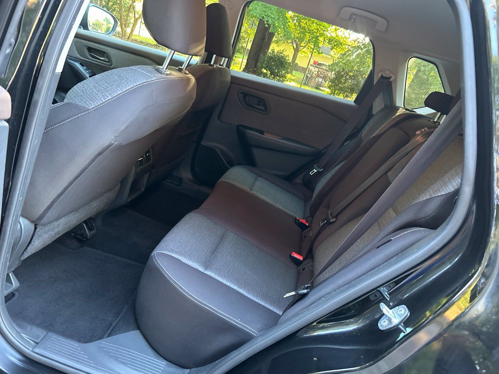 Used 2021 Nissan Rogue S FWD image 27