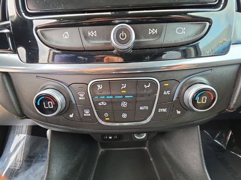 Used 2018 Chevrolet Traverse LT AWD/4WD image 17