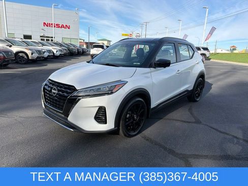 Used 2023 Nissan Kicks SR w/ SR Premium Package FWD image 8