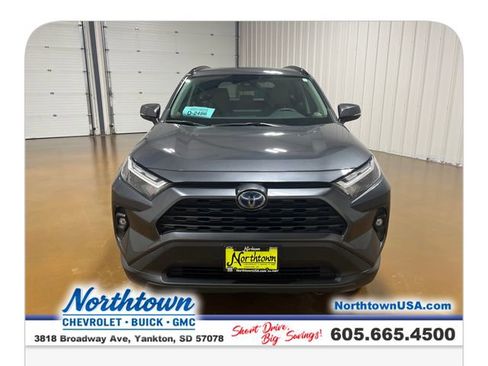 Used 2022 Toyota RAV4 XLE Premium AWD/4WD image 9