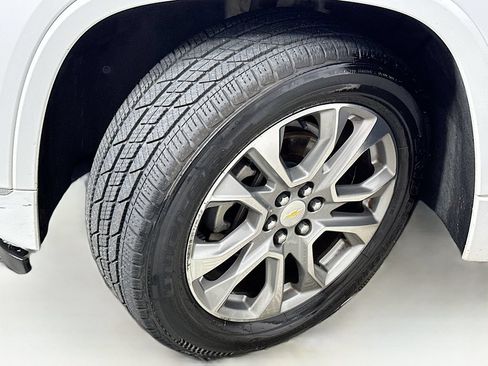 Used 2018 Chevrolet Traverse Premier w/ Driver Confidence II Package FWD image 25