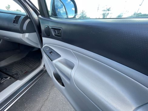 Used 2012 Toyota Tacoma PreRunner image 22