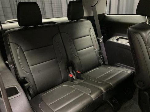 Used 2020 GMC Acadia SLT w/ Driver Alert Package II image 16